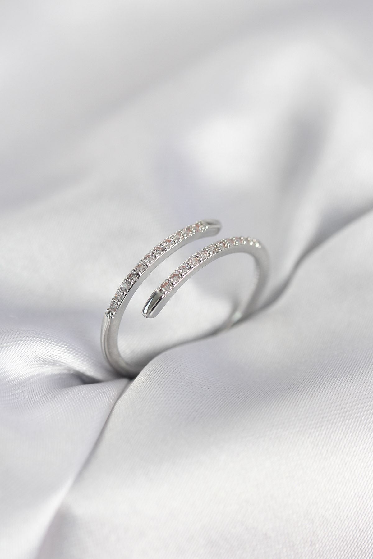 YRTCL Gümüş Renk Yılan Kuyruk Model Zirkon Taşlı Kadın Yüzük