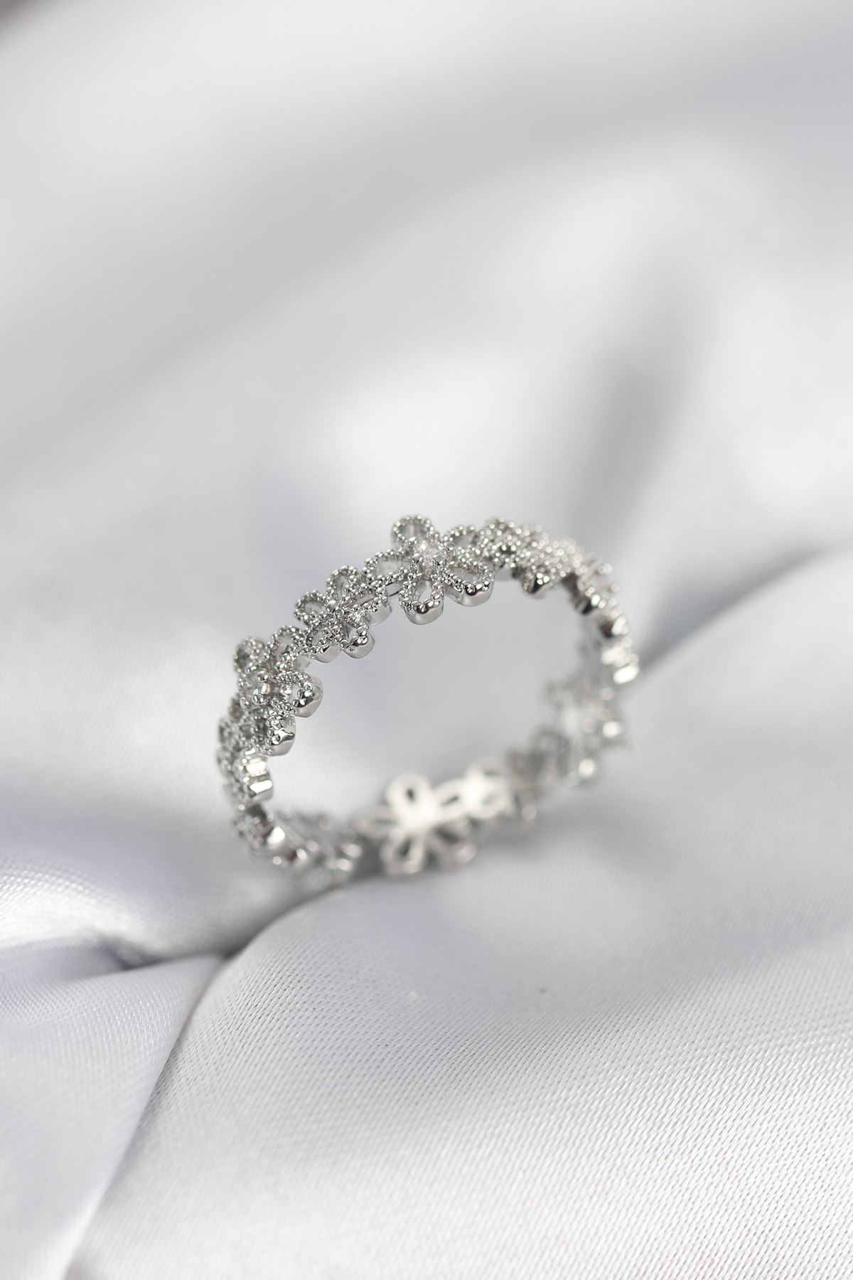 YRTCL Gümüş Renk Sıralı Çiçek Model Zirkon Taşlı Kadın Yüzük