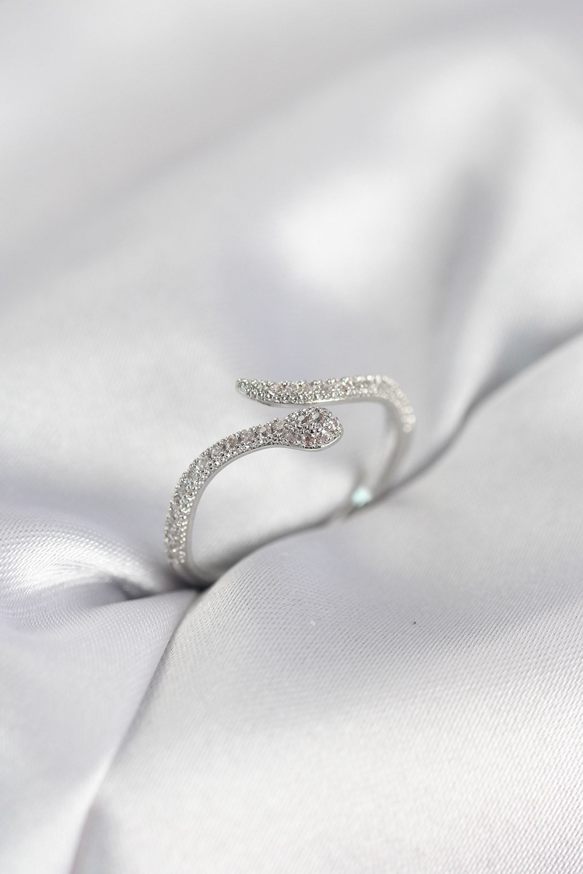 YRTCL Gümüş Renk Yılan Model Zirkon Taşlı Kadın Yüzük