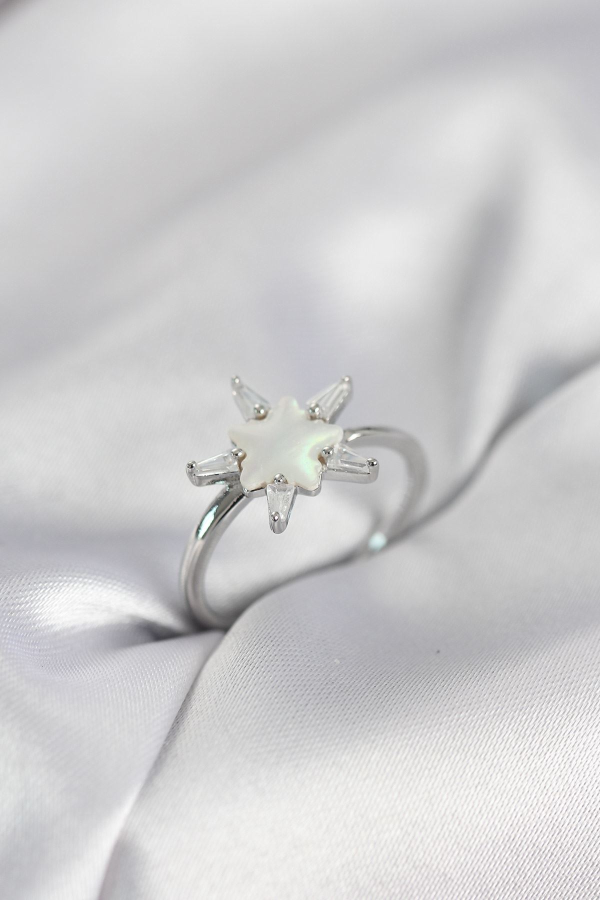 YRTCL Gümüş Renk Yıldız Model Sedefli Zirkon Taşlı Kadın Yüzük