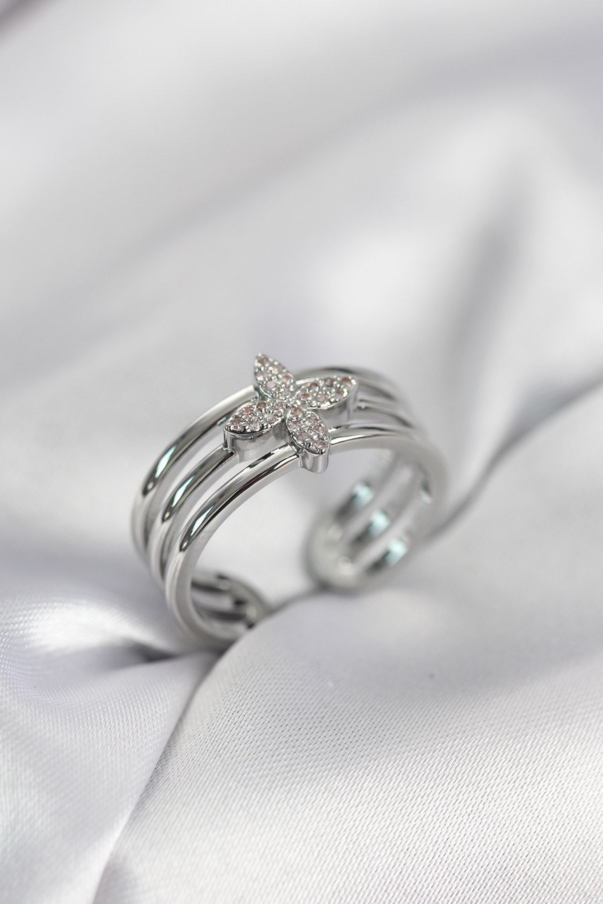 YRTCL Gümüş Renk Zirkon Taşlı Yonca Model Kadın Yüzük