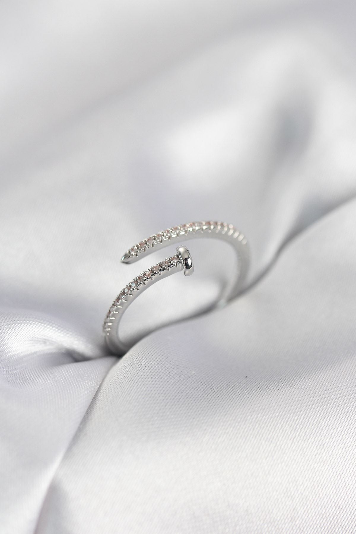 YRTCL Çivi Model Zirkon Taşlı Gümüş Renk Kadın Yüzük