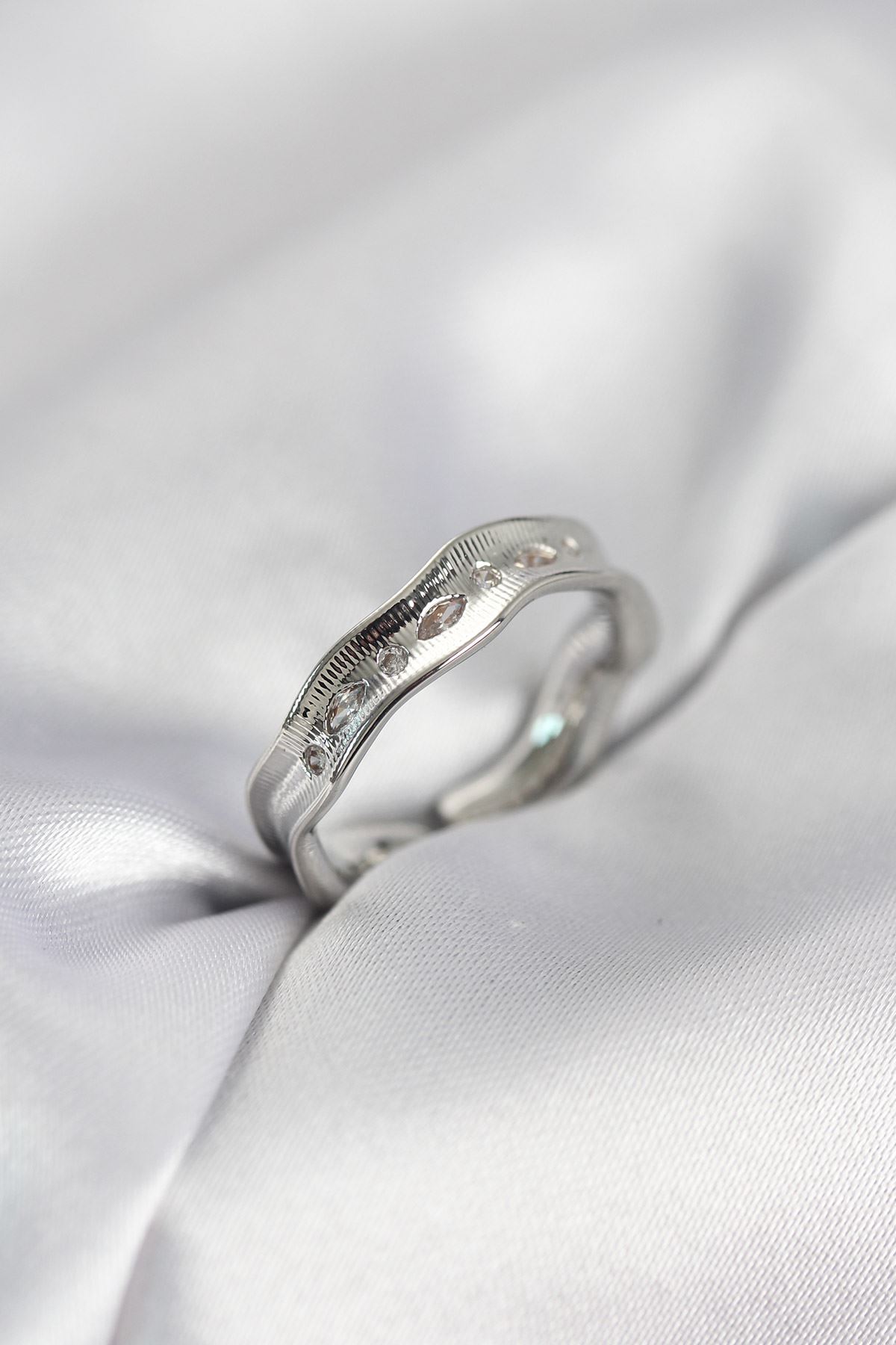 YRTCL Gümüş Renk Su Damlası Model Zirkon Taşlı Kadın Yüzük