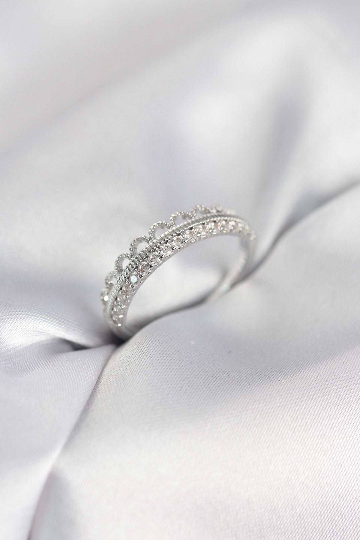 YRTCL Motif Desenli Gümüş Renk Zirkon Taşlı Kadın Yüzük