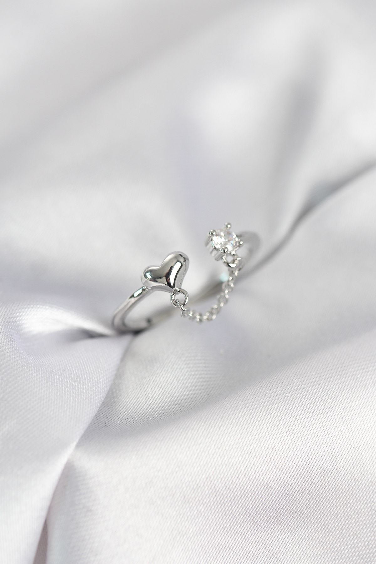 YRTCL Zincir Sallantılı Kalp Model Gümüş Renk Kadın Yüzük