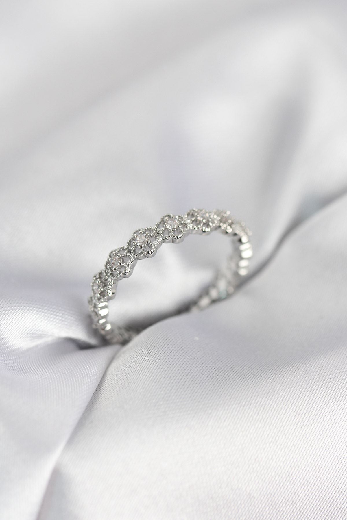 YRTCL Sıralı Çiçek Model Gümüş Renk Zirkon Taşlı Kadın Yüzük