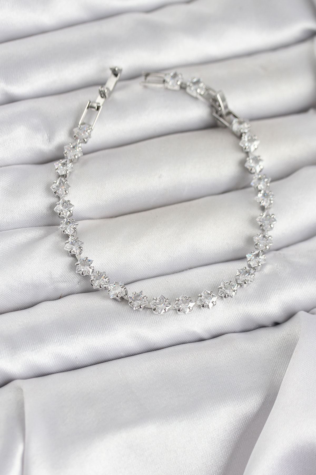 YRTCL Kare Zirkon Taşlı Gümüş Renk Pirinç Su Yolu Kadın Bileklik