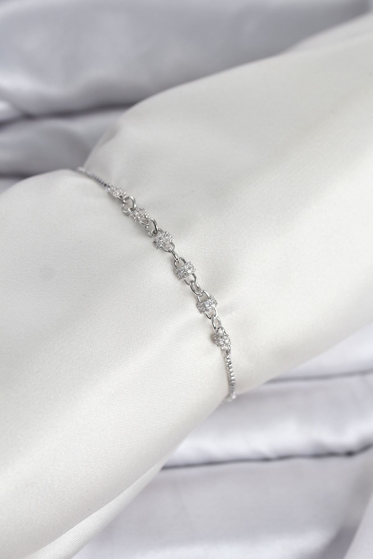 YRTCL Gümüş Renk Zincir Model Zirkon Taşlı Pirinç Asansörlü Kadın Bileklik