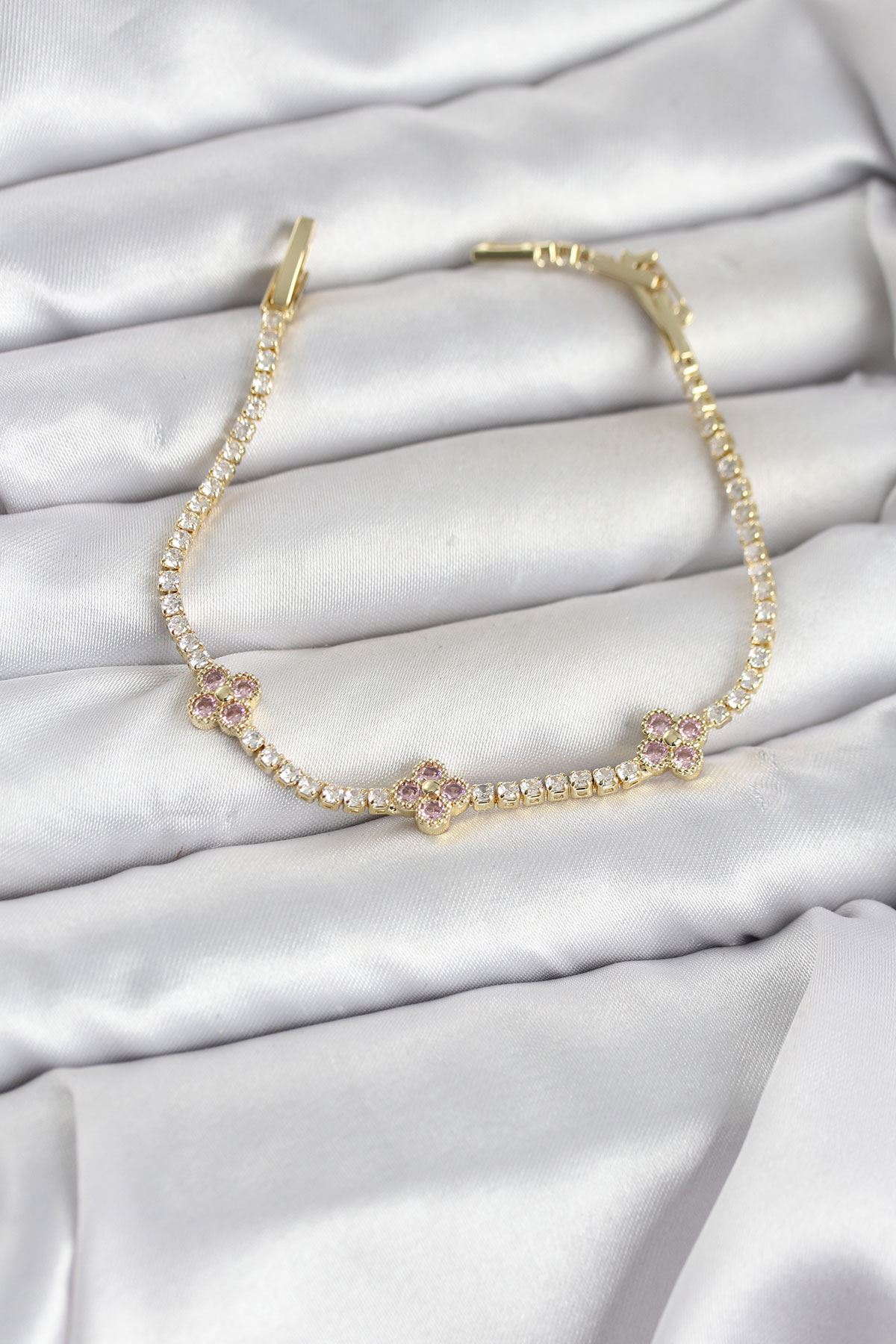 YRTCL Pembe Yonca Detaylı Zirkon Taşlı Gold Renk Pirinç Su Yolu Kadın Bileklik