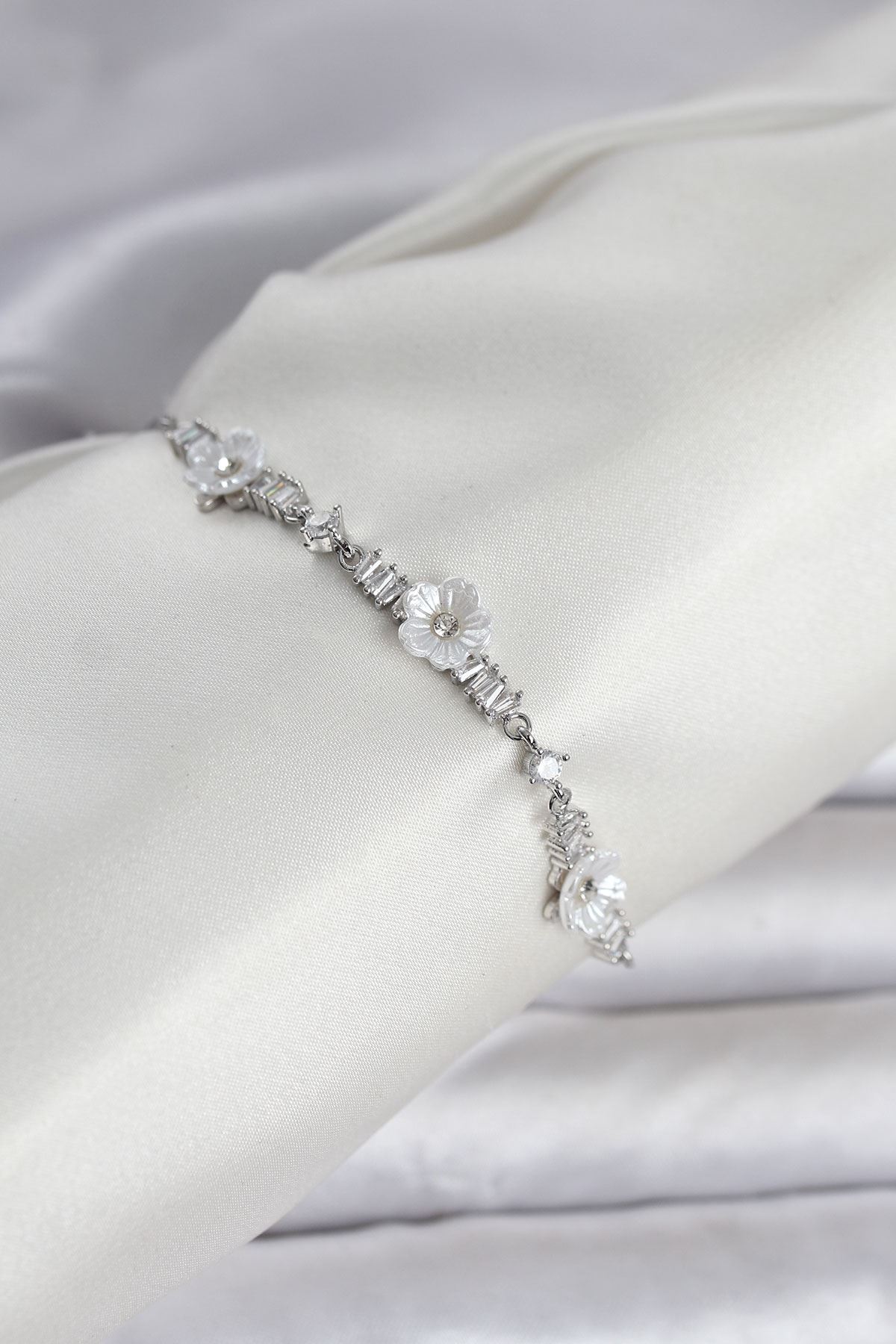 YRTCL Baget Zirkon Taşlı Çiçek Model Gümüş Renk Asansörlü Kadın Bileklik