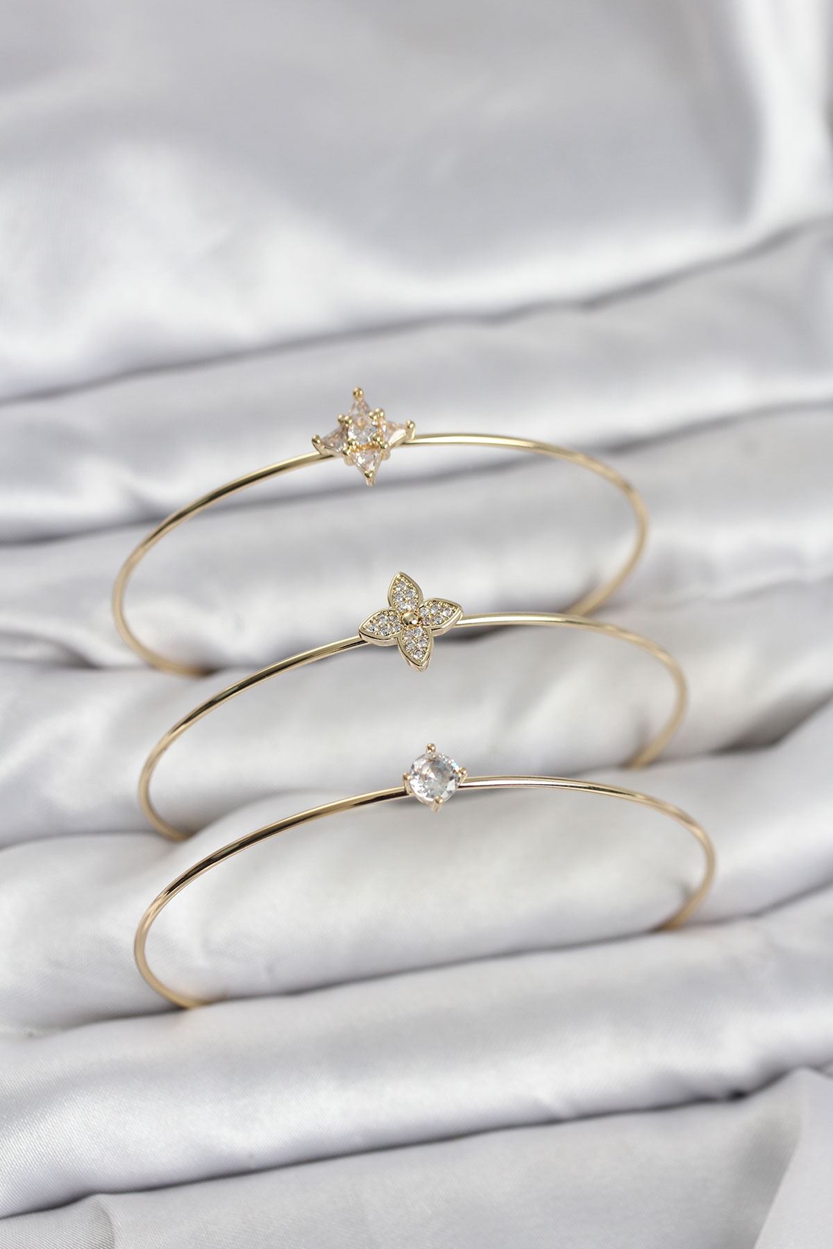 YRTCL Zirkon Taşlı Gold Renk Yonca Model 3'lü Kadın Bileklik Kombini