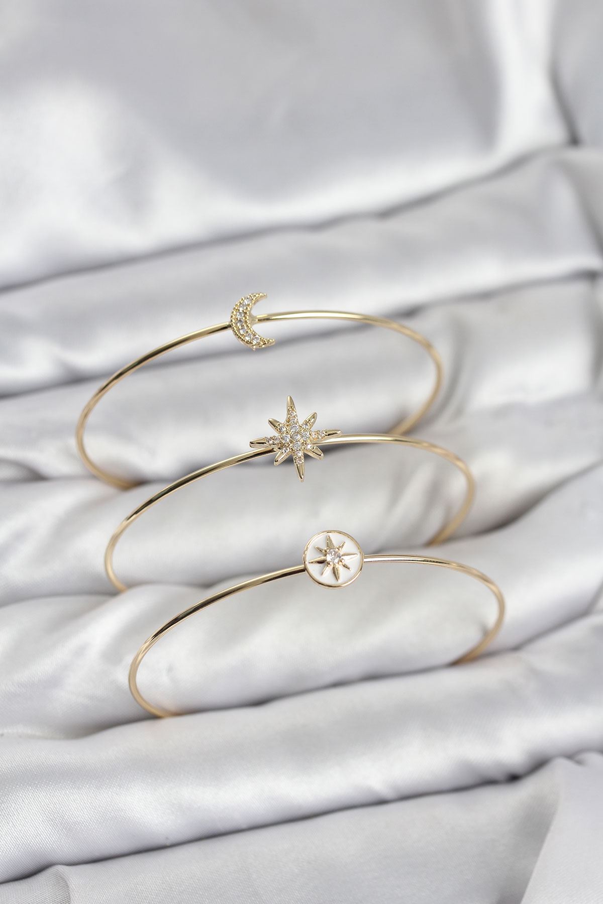 YRTCL Gold Renk Zirkon Taşlı Kutup Yıldızı Model 3'lü Kadın Bileklik Kombini