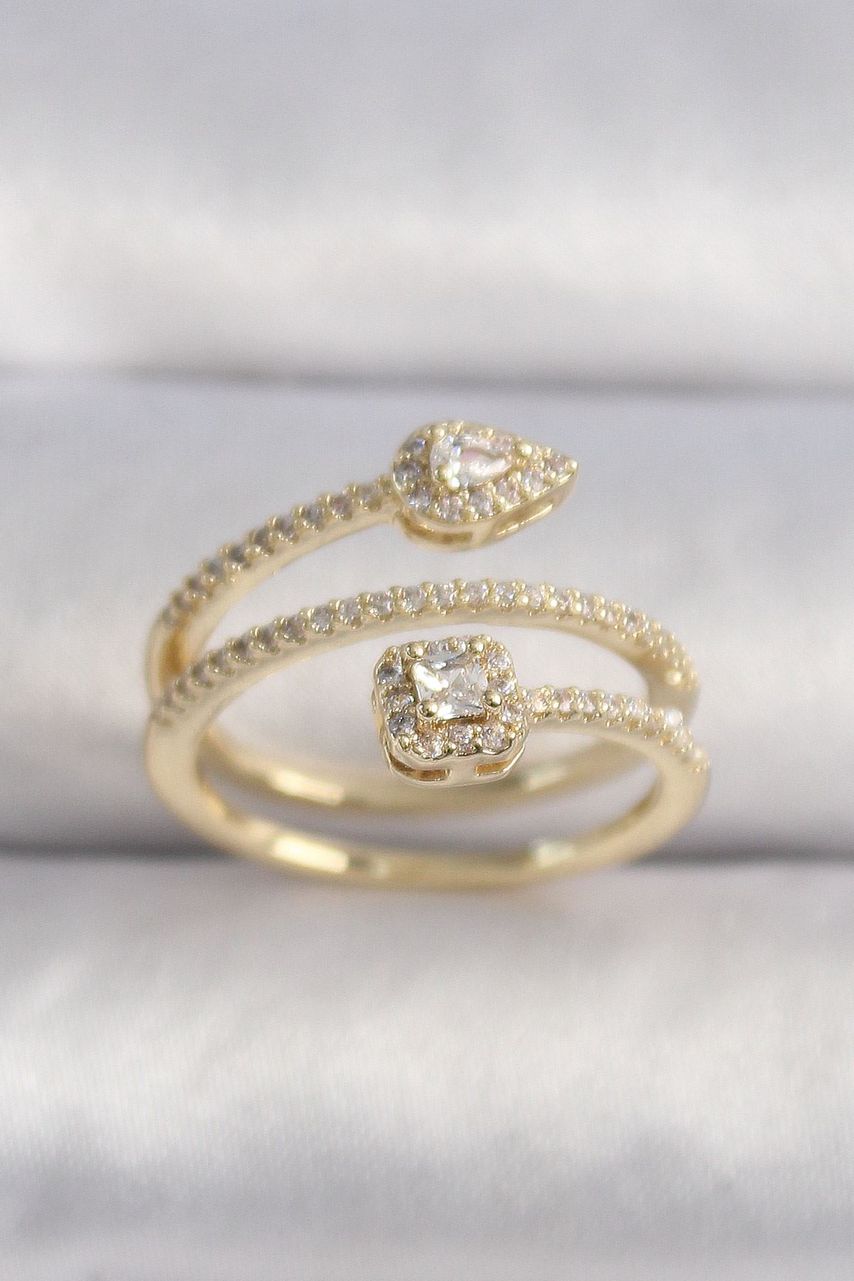 YRTCL Pirinç Gold Renk Zirkon Taşlı Ok Model VIP Seri Kadın Yüzük