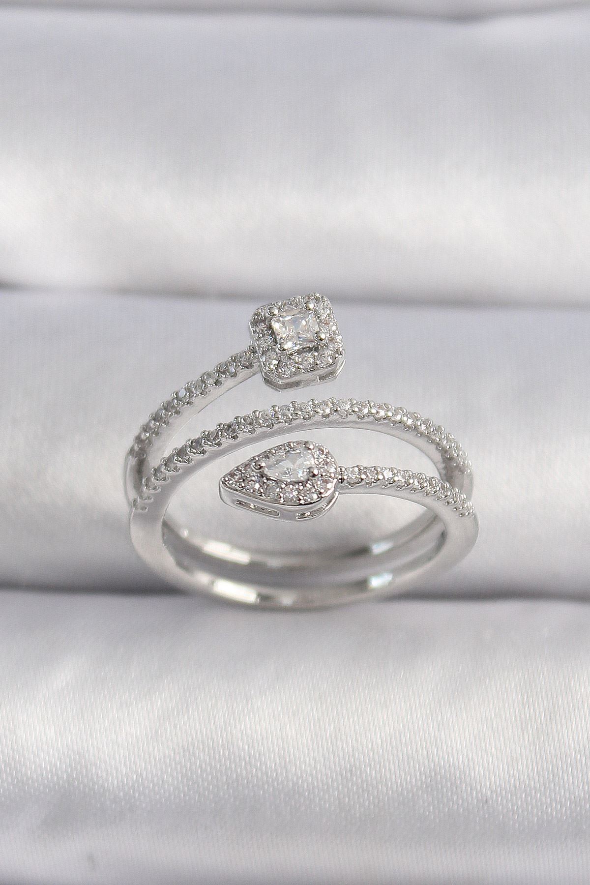 YRTCL Pirinç Gümüş Renk Zirkon Taşlı Ok Model VIP Seri Kadın Yüzük