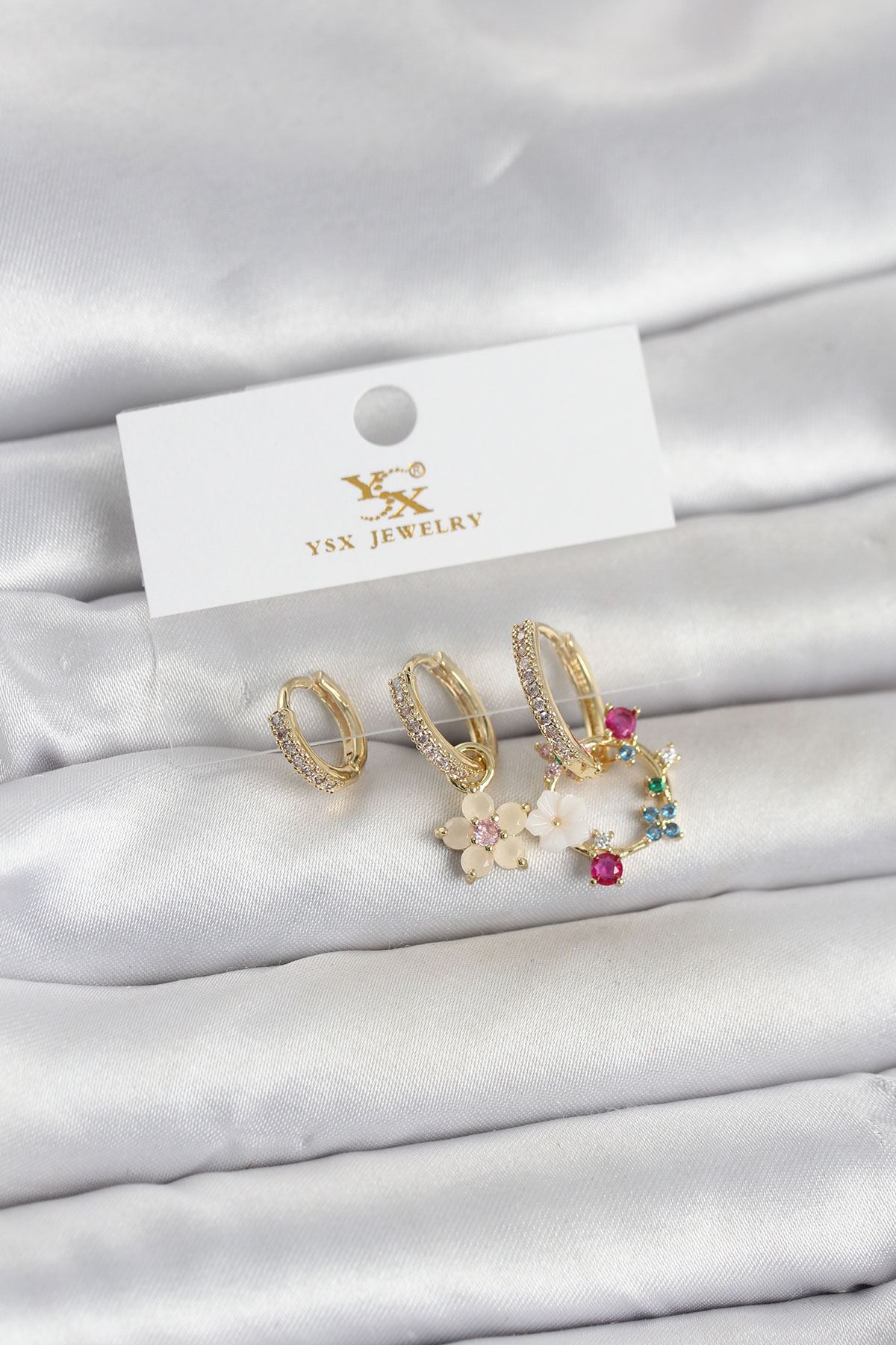 YRTCL Pirinç Gold Renk Çiçek Model 3'lü Kadın Küpe