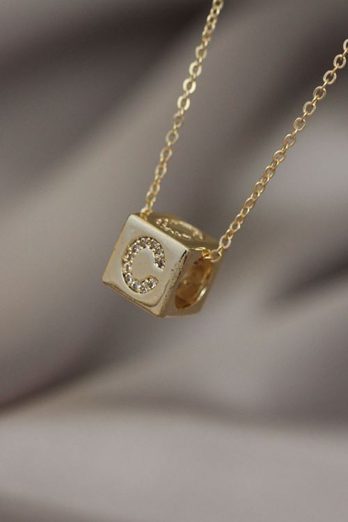 YRTCL Gold Renk Zirkon Taşlı Küp Model C Harfli Kolye