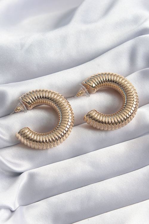 YRTCL Pirinç Gold Renk İşleme Detay Halka Model Kadın Küpe