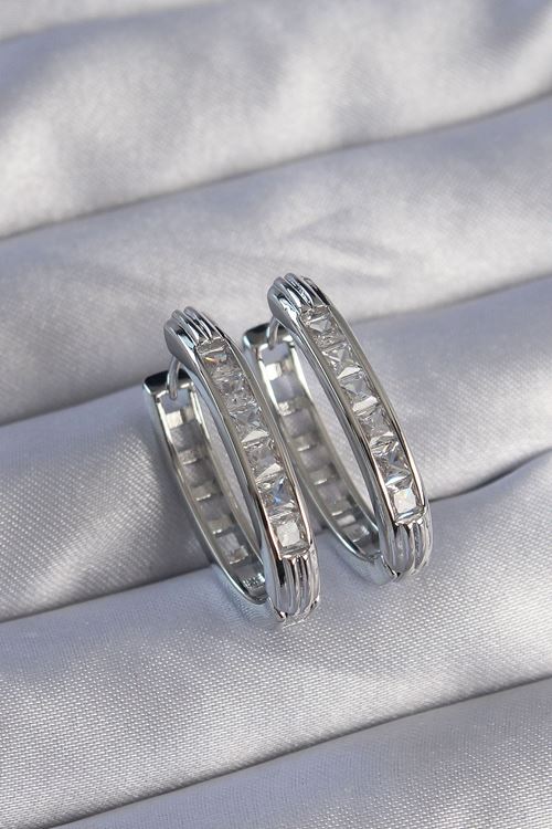 YRTCL Pirinç Gümüş Renk Zirkon Taşlı Oval Model Küpe