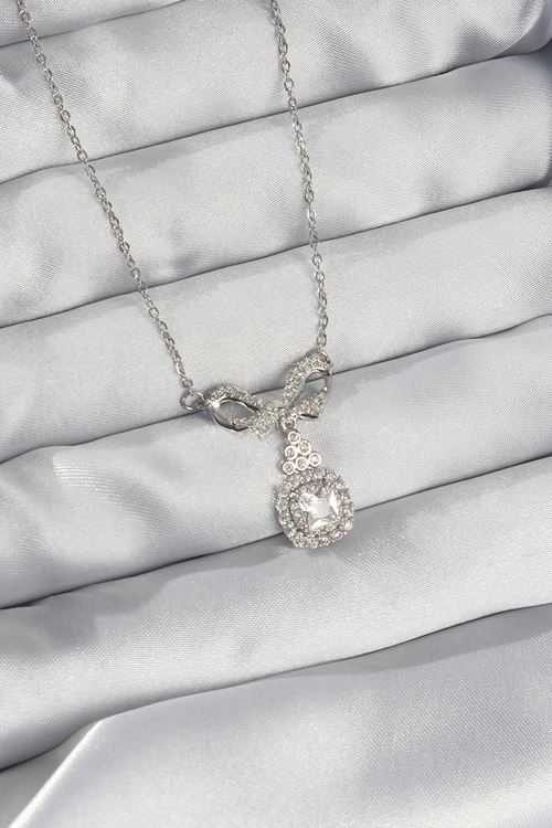 YRTCL 316L Çelik Gümüş Renk Fiyonk Detay Zirkon Taşlı Tektaş Kolye