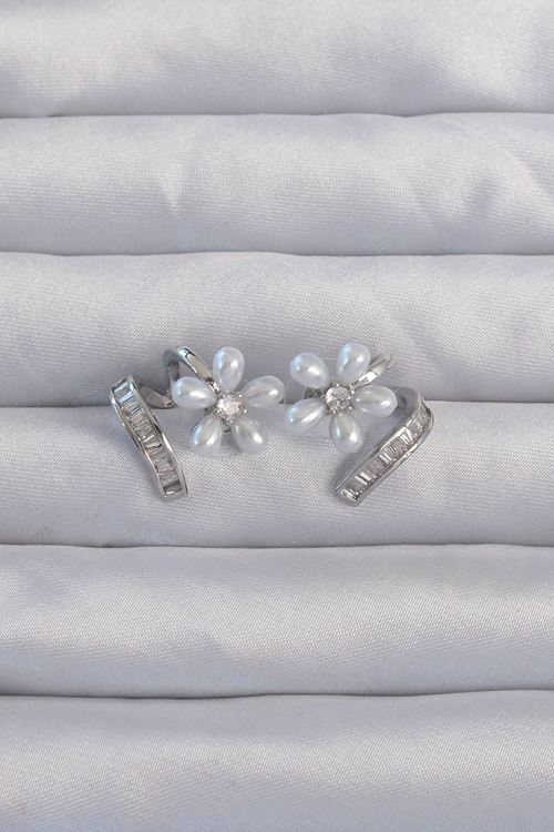 YRTCL Pirinç Gümüş Renk Zirkon Taşlı Kıvrımlı İnci Çiçek Küpe