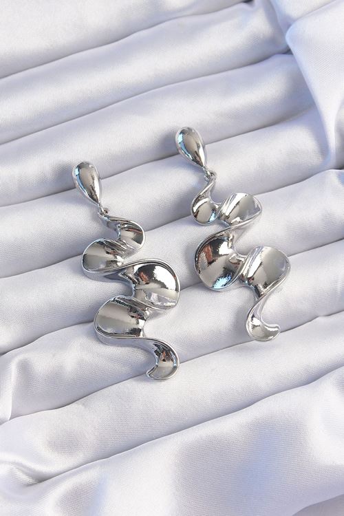 YRTCL Pirinç Gümüş Renk Kıvrımlı Sallantılı Küpe