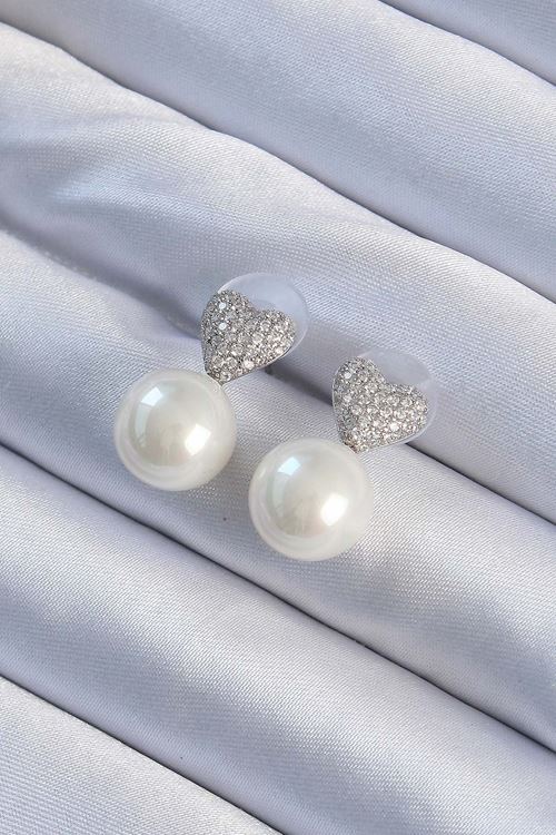 YRTCL Pirinç Gümüş Renk Zirkon Taşlı Kalp Model İnci Tasarım Kadın Küpe