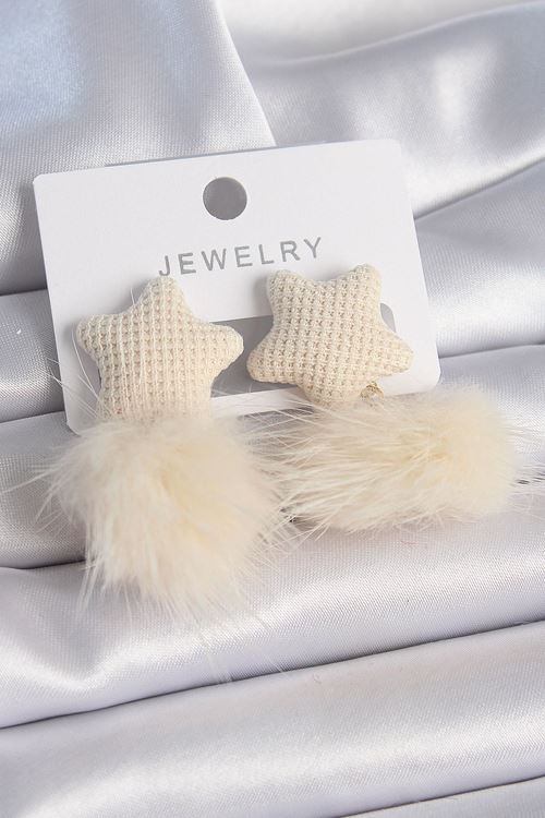 YRTCL Krem Rengi Tüylü Ponpon Model Kadın Küpe