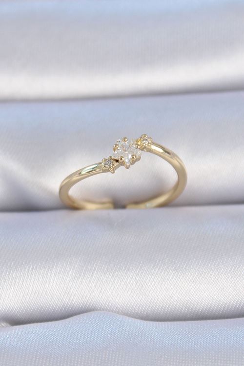 YRTCL Pirinç Gold Renk Beyaz Çiçek Model Zirkon Taş Detay Kadın Yüzük