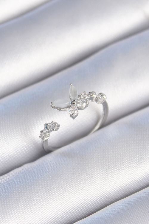 YRTCL Pirinç Gümüş Renk Zirkon Taş Detaylı Beyaz Mineli Kelebek Model Kadın Yüzük