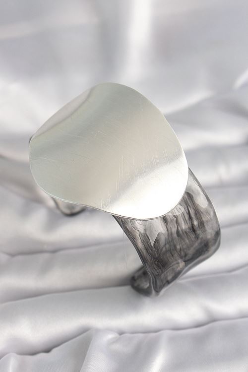 YRTCL Siyah Mermer Desen Akrilik Pilastik Gümüş Plaka Model Vintage Kadın Bilezik