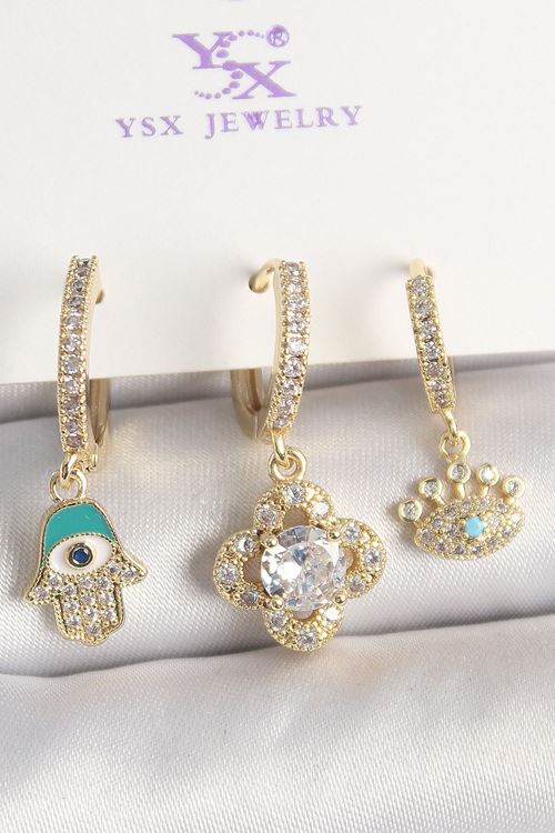 YRTCL Pirinç Gold Renk Zirkon Taşlı Fatma Ana El Yonca Figür Göz Detay 3'Lü Kadın Kombin Küpe