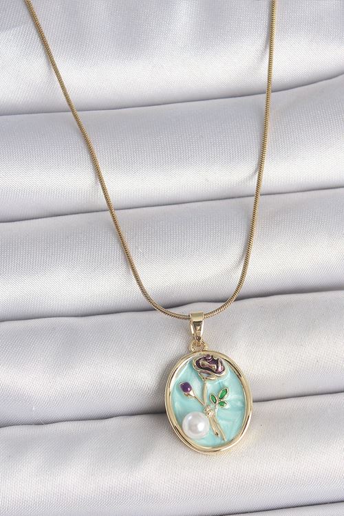 YRTCL 316L Çelik Gold Renk Zincir Mavi Çiçek İşlemeli İnci Detay Portre Model Kadın Kolye