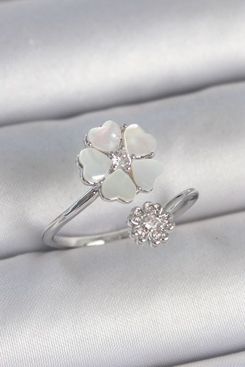 YRTCL Pirinç Gümüş Renk Beyaz Mineli Çiçek Model Zirkon Taş Detay Kadın Yüzük