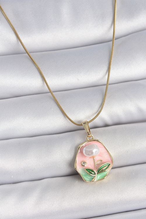 YRTCL 316L Çelik Gold Renk Zincir Pembe Çiçek İşlemeli İnci Detay Portre Model Kadın Kolye