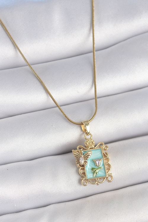 YRTCL 316L Çelik Gold Renk Zincir Mavi Mineli Çiçek İşlemeli Zirkon Taşlı Kelebek Detay Portre Model Kadın Kolye