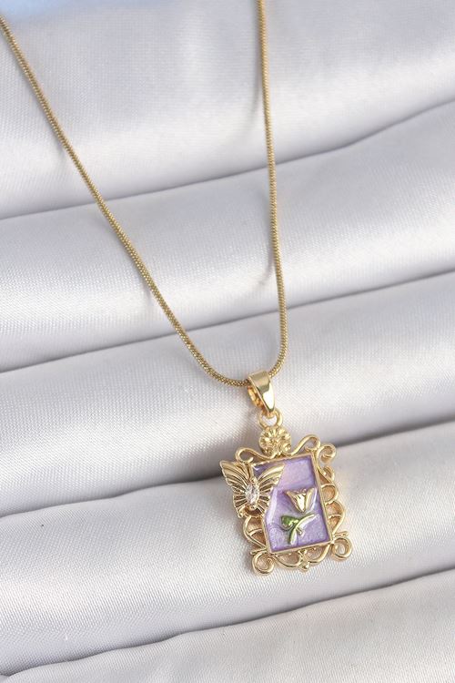 YRTCL 316L Çelik Gold Renk Zincir Mor Mineli Çiçek İşlemeli Zirkon Taşlı Kelebek Detay Portre Model Kadın Kolye