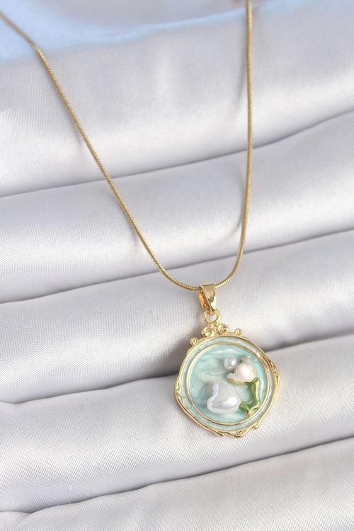 YRTCL 316L Çelik Gold Renk Zincir Turkuaz Mineli İncili Çiçek İşlemeli Portre Model Kadın Kolye