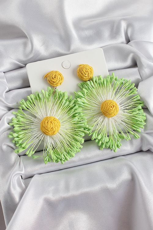 YRTCL Yeşil Püsküllü Papatya Figürlü Hasır Örgü Model Gold Renk Kadın Küpe