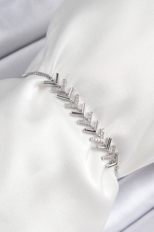 YRTCL Pirinç Zirkon Taşlı Sıralı Ok Model Gümüş Renk Asansörlü Kadın Bileklik