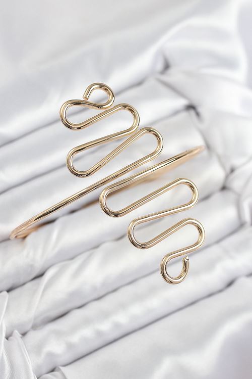 YRTCL Pirinç Kıvrımlı Model Gold Renk Kadın Pazu Bileklik