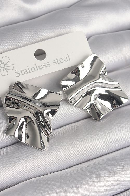 YRTCL Pirinç Gümüş Renk İşlemeli Kare Plaka Model Kadın Küpe