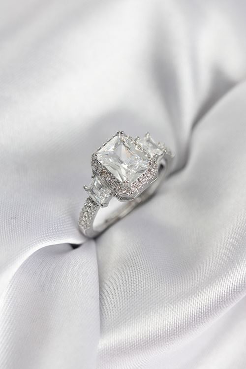 YRTCL Gümüş Renk Kare Baget Zirkon Taşlı Tek Taş Model Kadın Yüzük