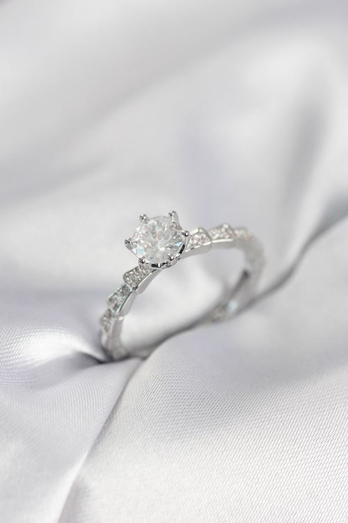 YRTCL Gümüş Renk Zirkon Taşlı Tek Taş Model Kadın Yüzük