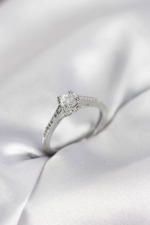 YRTCL Tek Taş Gümüş Renk Zirkon Taşlı Model Kadın Yüzük